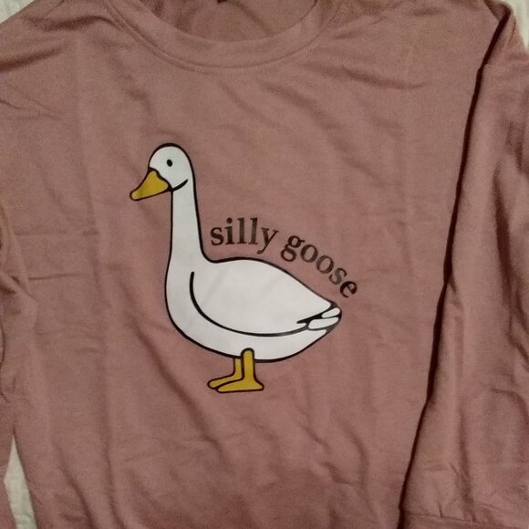 Silly Goose  Women's Lightweight Mauve Long Sleeved Sweatshirt.  Size Medium. NW - Picture 2 of 7